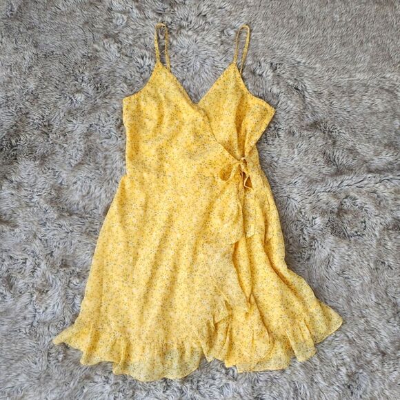 Hollister Dresses & Skirts - Hollister Spaghetti‎ Strap Wrap Dress Yellow Floral Size Small